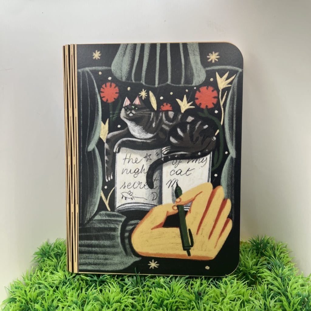 Book lamp-big -Night secret · Lámpara libro ilustrada de Istrice Illustration